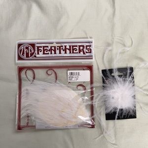 Zucker Feathers bundle hair clip + craft piece